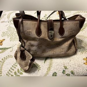 Beautiful Genuine Dooney and Bourke tote NWOT